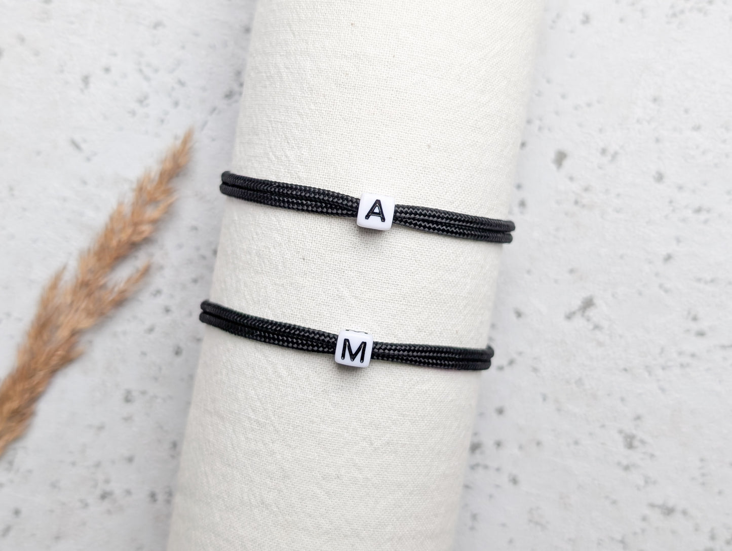 Armband mit Buchstabenperle Weiß (2er Set)