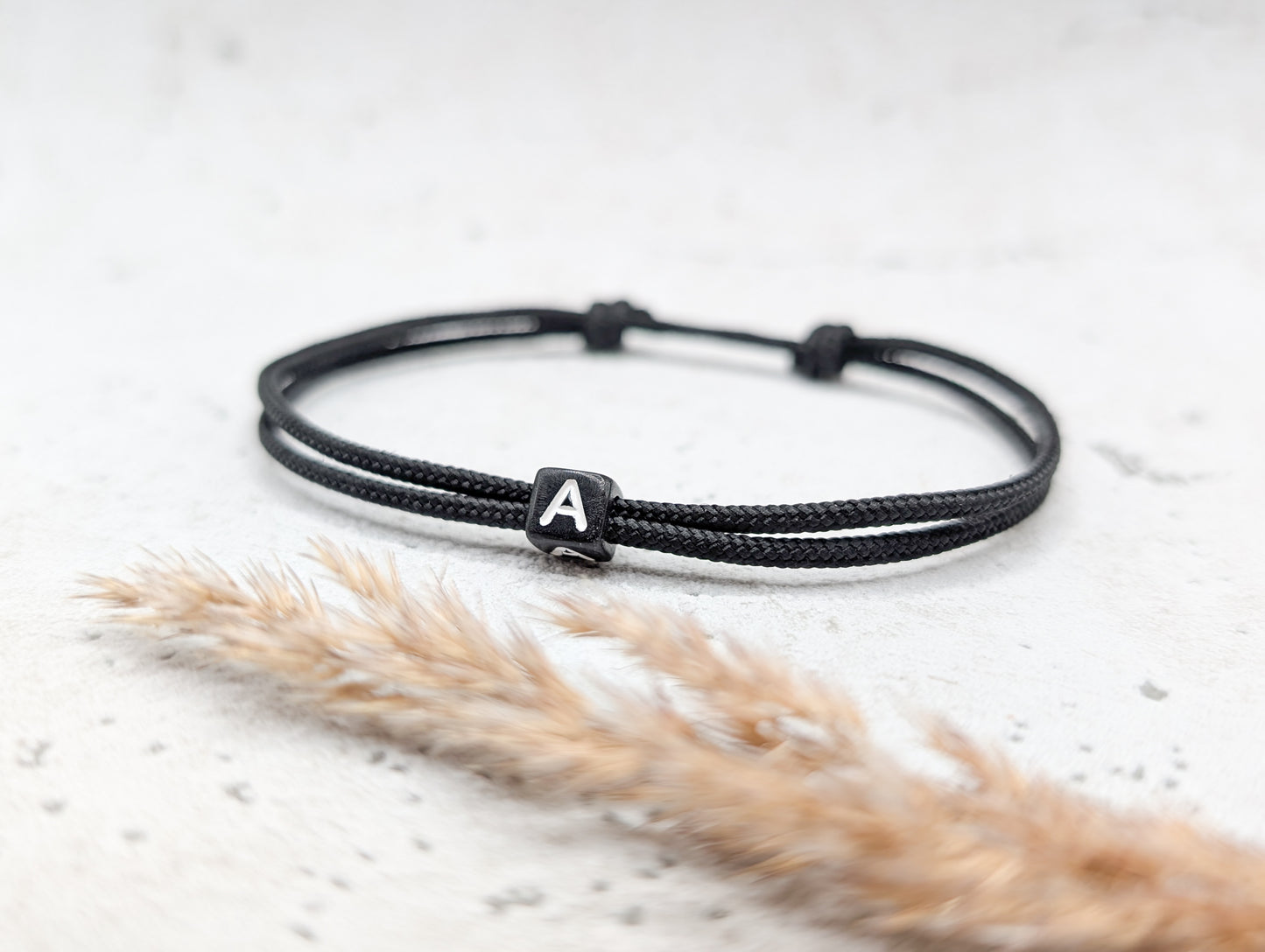 Armband mit Buchstabenperle