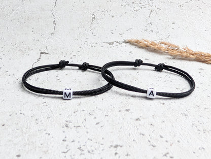 Armband mit Buchstabenperle Weiß (2er Set)